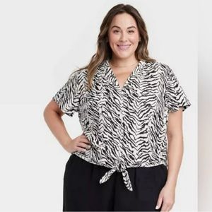 Ava & Viv Animal Print Short Sleeve Button Down Top